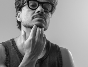 Tio Ander apresenta 'Tá tudo bem', novo single de seu projeto autoral