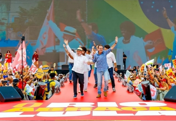 Em comício no Rio, Lula promete reforço federal no combate ao crime organizado