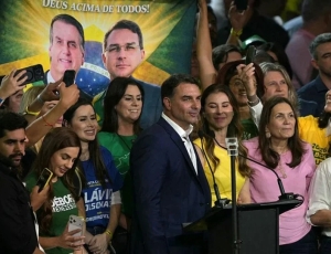 Flávio fez só 3 propostas de lei sobre segurança da mulher em 24 anos de política. Nenhuma delas chegou a ser aprovada mas promete resolver o problema