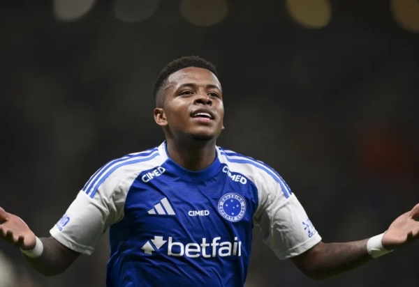 Cruzeiro vira sobre Fla no último lance, e Palmeiras abre vantagem