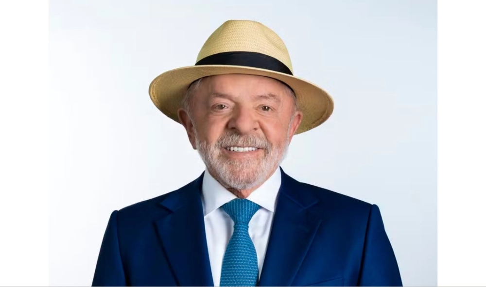 MP Eleitoral não vê irregularidade e libera foto de Lula com chapéu nas urnas
