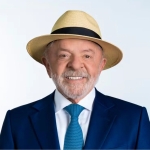 MP Eleitoral não vê irregularidade e libera foto de Lula com chapéu nas urnas