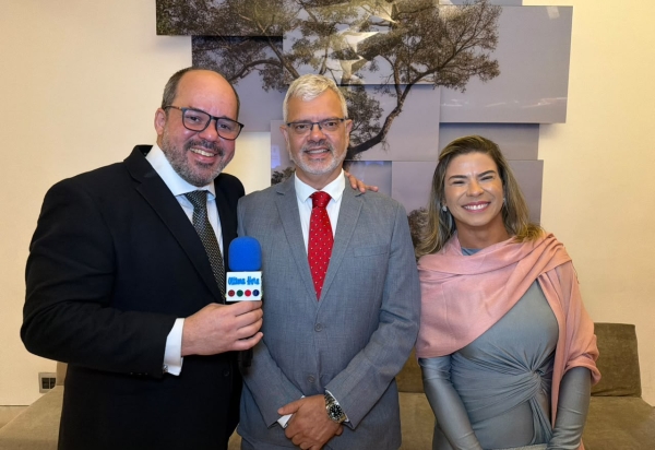 Delegado Márcio Esteves e Inspetora Gisele Souza: Medalha 'Heróis da Sociedade' homenageia o casal de policiais que acolhe vítimas em Duque de Caxias