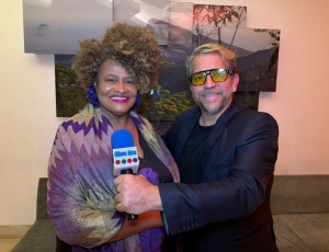 'Me sinto uma guerreira, me sinto uma vencedora': Dilma Oliveira, cantora de voz grave e aveludada, recebe a Medalha Soberana Ordem da Sociedade na Sala Cecília Meireles