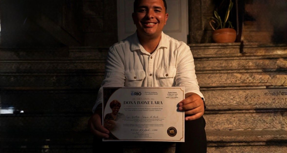 De vendedor ambulante ao Diploma Dona Ivone Lara: aos 24 anos, Ryan Mazcatti é reconhecido por sua atuação na comunicação comunitária