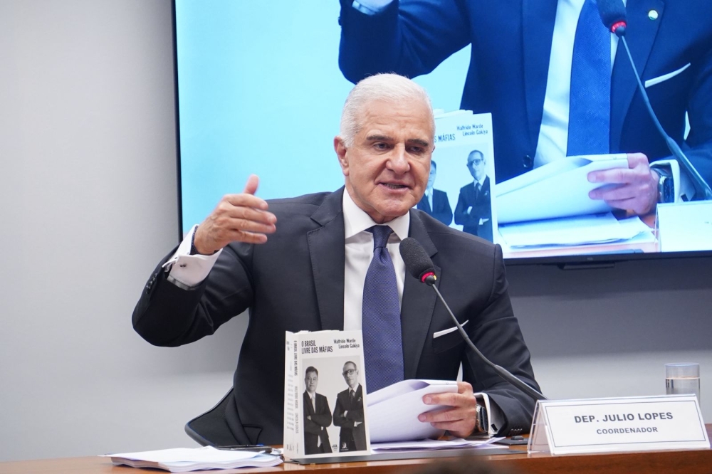 Após meses de trabalho, apuração, investigação e audiências públicas, Julio Lopes aprovou a criação da Agência Anti-Máfia