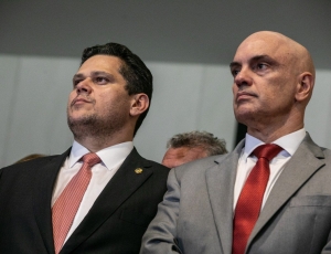 Alcolumbre rebate pressão por impeachment de Moraes e cobra memória sobre repasse a filme de Bolsonaro