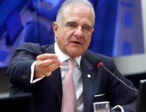 Compra de drones só poderá ser feita com cadastro do comprador, propõe Julio Lopes