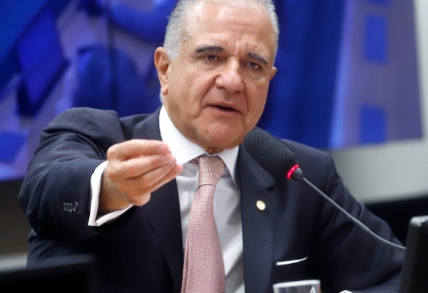 Compra de drones só poderá ser feita com cadastro do comprador, propõe Julio Lopes