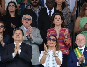 Lula reúne Fachin, Alcolumbre e Motta em 7 de setembro marcado por gritos pelo fim da 6×1