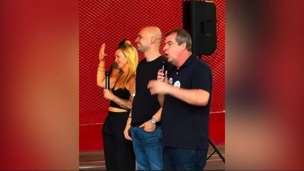 Contratada com verba da prefeitura do Rio comanda evento de campanha de aliados de Paes