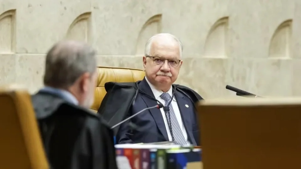 Fachin dá 72 horas para Mendonça responder a pedido da AGU contra afastamento de diretores da PF