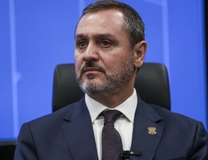 Dino critica decisão de Mendonça e reintegra Andrei e Almada à cúpula da PF