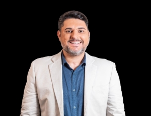 ERIVELTON LOPES: DA REALIDADE DOS BAIRROS DE SÃO GONÇALO À FORMAÇÃO ACADÊMICA PELA UNIVERSIDADE FEDERAL FLUMINENSE