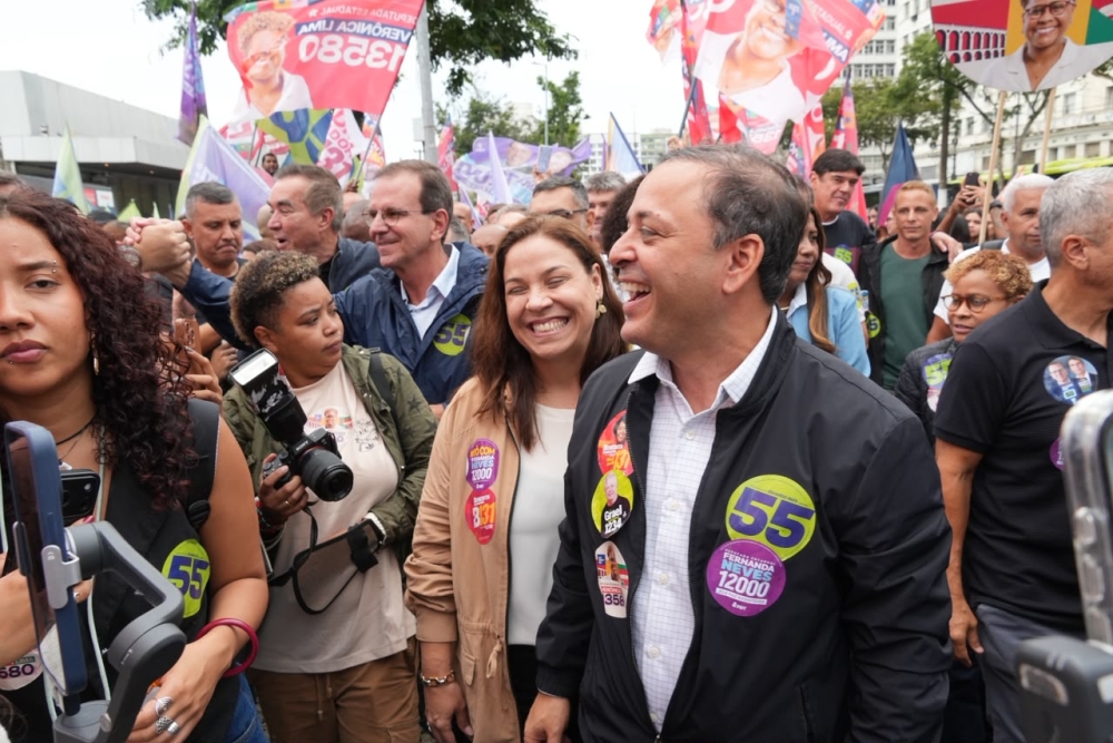 Eduardo Paes visita Niterói em agenda no Estaleiro Mauá, ao lado do prefeito Rodrigo Neves e lideranças estaduais