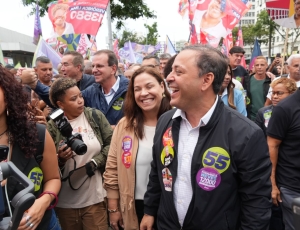 Eduardo Paes visita Niterói em agenda no Estaleiro Mauá, ao lado do prefeito Rodrigo Neves e lideranças estaduais