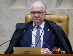 Ex-ministros e sociedade civil divulgam carta em apoio a Fachin 