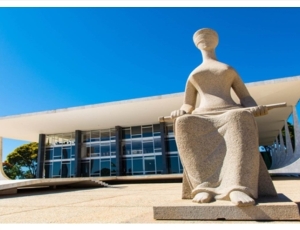 A Política Conquistou a Suprema Toga