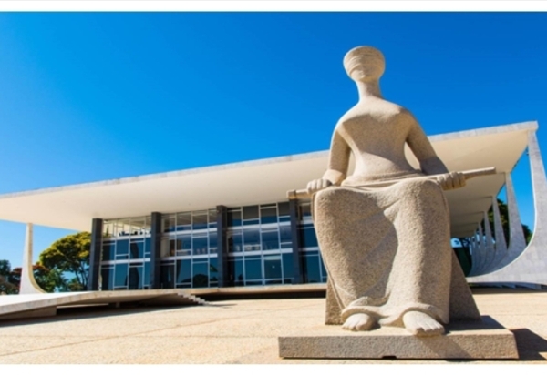 A Política Conquistou a Suprema Toga