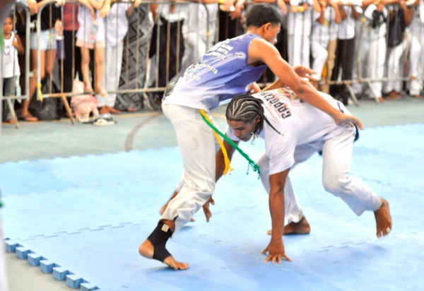Impulsionada pelo circuito profissional, capoeira brasileira busca título continental em Lima