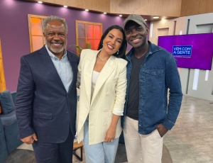 Gardênia Cavalcanti recebe o ator Izak Dahora e o diretor Luiz Antonio Pilar no ‘Vem com a Gente’