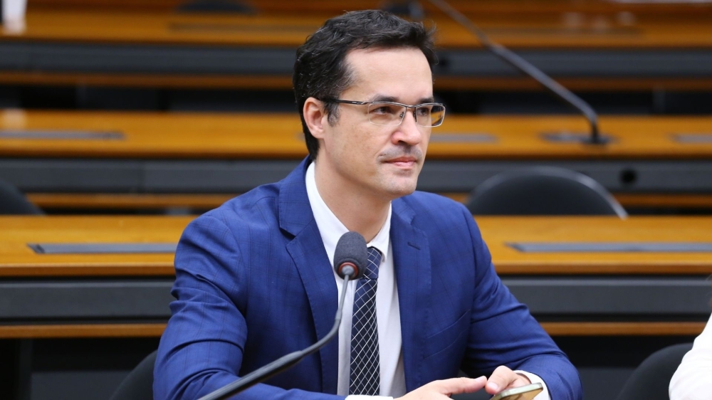 Justiça bloqueia até R$ 5 milhões de André Moura e outros investigados por fraude em contrato no Rio