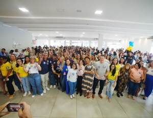 Vice na chapa de Douglas Ruas ao Governo do Estado, Fernanda Louback vai a Itaperuna e defende moradias assistidas aos pais atípicos e reinserção no mercado de trabalho para mulheres agredidas