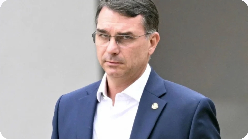 Perfis estrangeiros fazem posts pagos no X sobre suposto favoritismo de Flávio, diz site