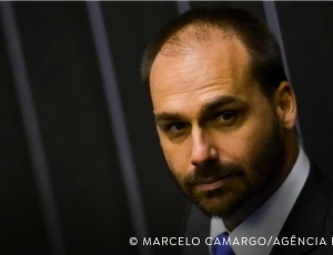 Ministério da Justiça demite Eduardo Bolsonaro por abandono de cargo