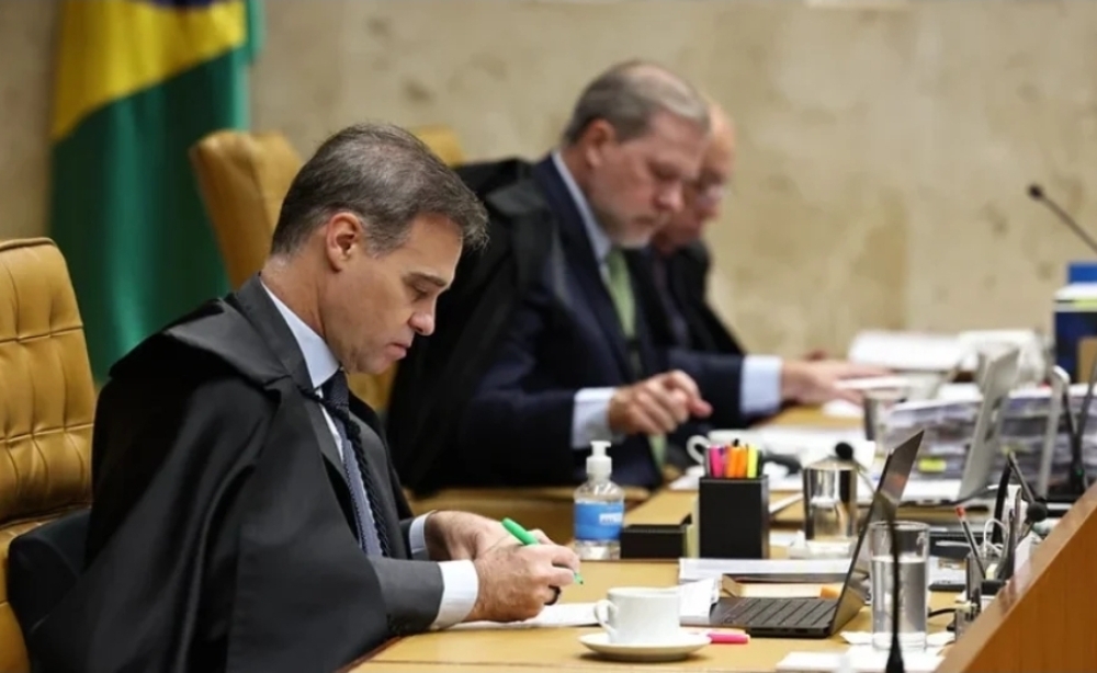 Mendonça pede a Fachin arquivamento de acusações contra si e apuração contra Moraes