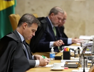 Mendonça pede a Fachin arquivamento de acusações contra si e apuração contra Moraes