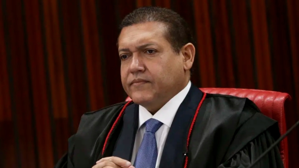 Kassio tira do ar vídeo que liga Flávio Bolsonaro ao Master e mantém o que associa Lula a crime