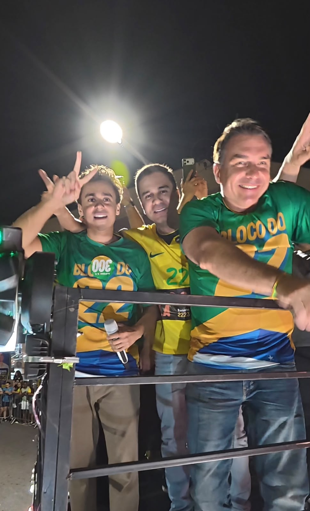 A convite de Flávio Bolsonaro, Renato Araújo deixa campanha no Rio por um dia e participa de agenda com Nikolas Ferreira em Minas