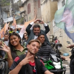 Clébio Lopes Jacaré reúne mais de 300 pessoas em motociata no Vidigal e participa de caminhada no Alemão