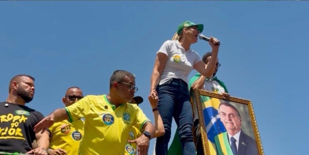Douglas Ruas vai a Madureira e Fernanda Louback faz carreata em Teresópolis