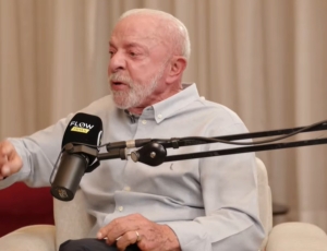 Lula diz no Flow que Flávio ‘não tem história política’ e cita ‘relação amorosa’ com Vorcaro