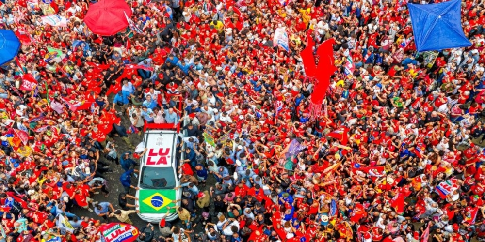 Lula fala em desmontar quadrilhas e aposta em decisão no primeiro turno 'É a caminhada da vitória'