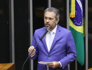 Ceará reelege Elmano governador no primeiro turno
