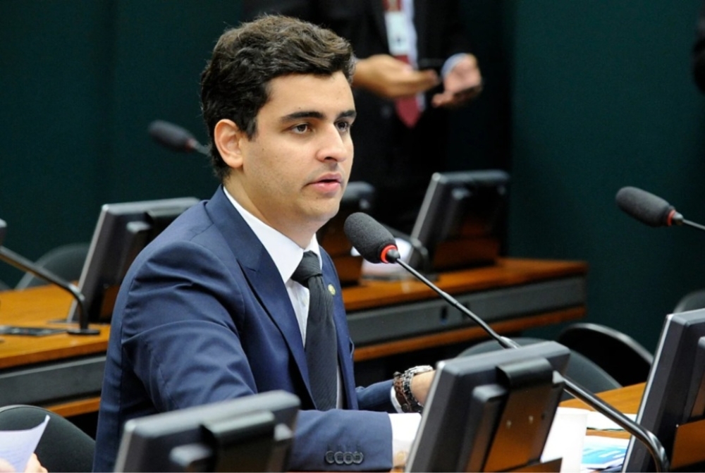 JHC derrota Renan Filho no primeiro turno e é eleito governador de Alagoas