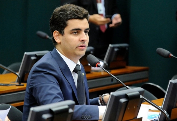JHC derrota Renan Filho no primeiro turno e é eleito governador de Alagoas