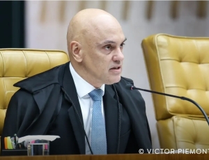 Moraes determina emissão de mandado de prisão contra Eduardo Bolsonaro