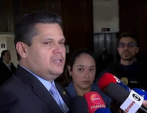 Votação mais rápida do fim da escala 6x1 depende dos senadores, diz Davi