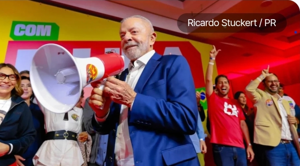 Campanha de Lula acusa dona do Instagram e Facebook de interferir em favor de Flávio Bolsonaro