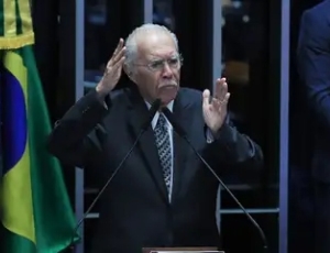 José Sarney é internado em UTI após procedimento abdominal