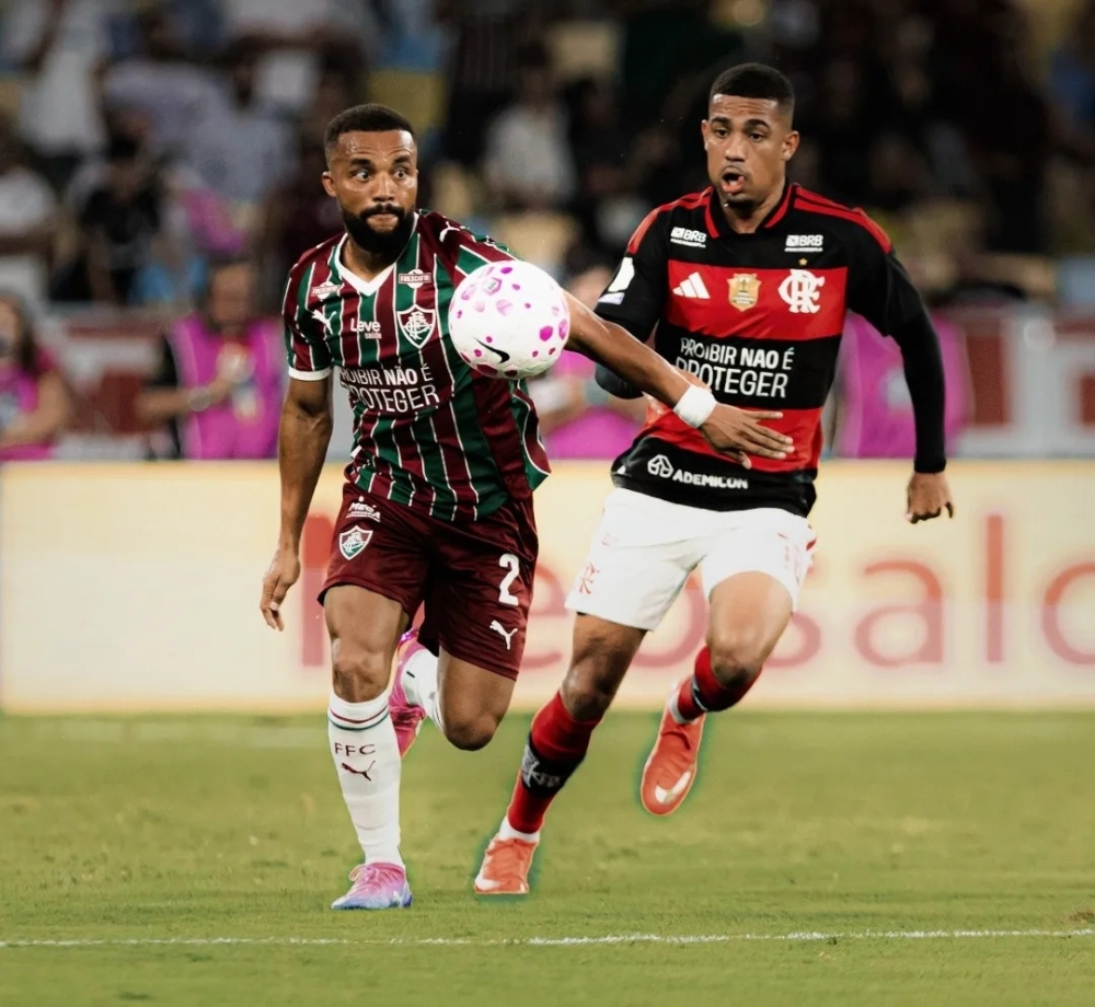 Carrascal marca, Flamengo vence o Fluminense e continua na liderança do Campeonato Brasileiro
