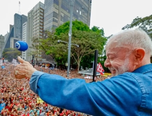 Lula diz que votação do fim da 6x1 antes do segundo turno já está acordada com Alcolumbre