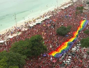 Apoiadores de Lula fazem ato em Copacabana, na Zona Sul do Rio
