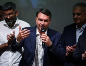 Interlocutores de Flávio Bolsonaro procuram Gilmar Mendes e discutem relação com STF em caso de vitória