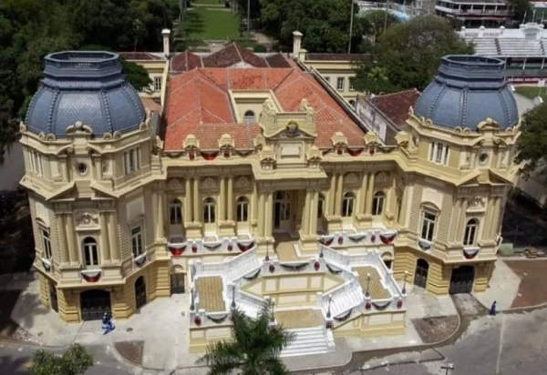 TCE-RJ aponta irregularidades em contratos de R$ 663 milhões da Secretaria das Cidades e impõe restrições