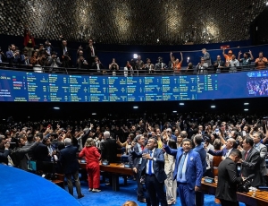 Senado aprova fim da escala 6x1